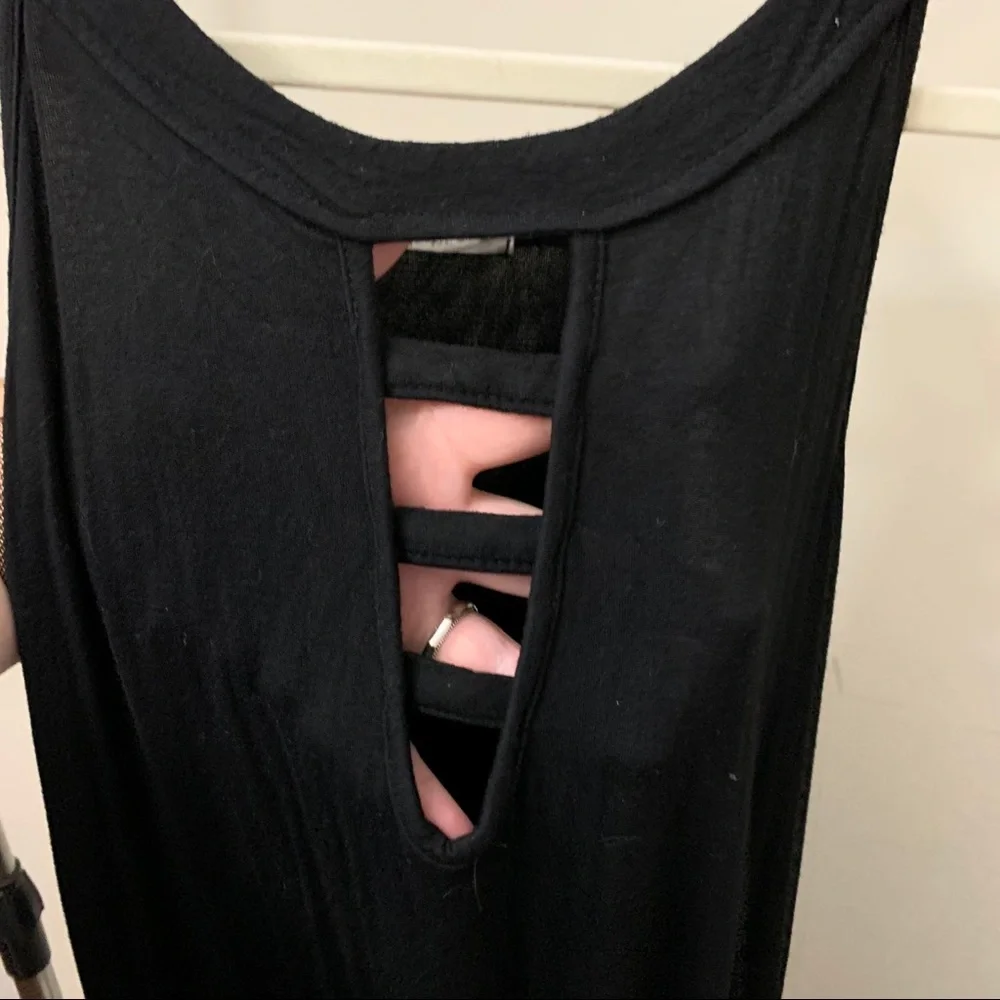 She & Sho Black Tank w/ Strappy Keyhole - Picture 3 of 6
